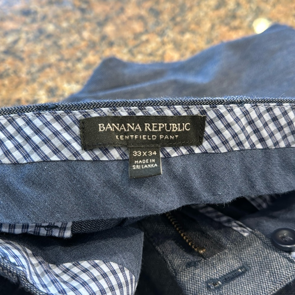 New Banana Republic Men’s pants 33x34. Excellent condition.